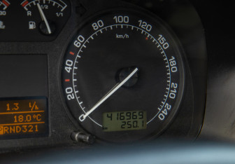 Подержанный автомобиль Skoda Octavia Liftback 2001 года (9 фото)