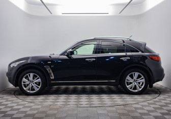 Подержанный автомобиль Infiniti QX70 2014 года (2 фото)