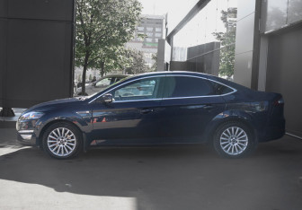 Подержанный автомобиль Ford Mondeo Sedan 2012 года (8 фото)