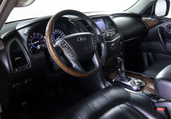 Подержанный автомобиль Infiniti QX80 2014 года (18 фото)
