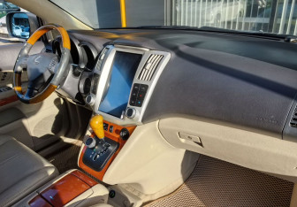 Подержанный автомобиль Lexus RX 2008 года (13 фото)