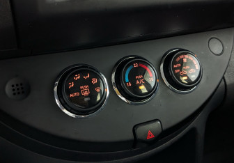 Подержанный автомобиль Nissan Note 2013 года (14 фото)