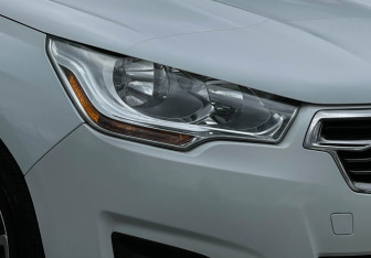 Подержанный автомобиль Citroen C4 Sedan 2013 года (14 фото)