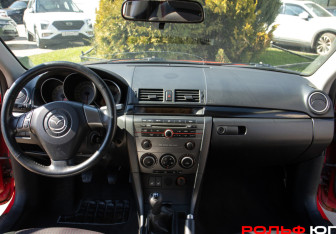 Подержанный автомобиль Mazda 3 Hatchback 2006 года (9 фото)