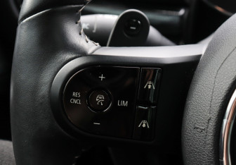 Подержанный автомобиль MINI Clubman Wagon 2022 года (13 фото)