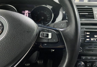 Подержанный автомобиль Volkswagen Jetta Sedan 2016 года (16 фото)