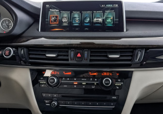 Подержанный автомобиль BMW X5 2017 года (17 фото)