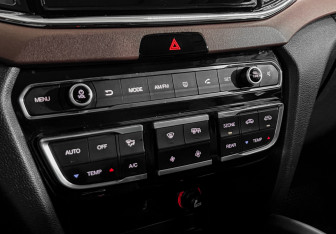 Подержанный автомобиль GAC GS8 2020 года (28 фото)