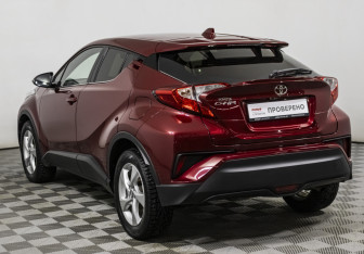 Подержанный автомобиль Toyota C-HR 2018 года (7 фото)