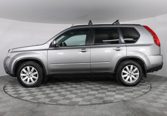 Подержанный автомобиль Nissan X-Trail 2012 года (8 фото)