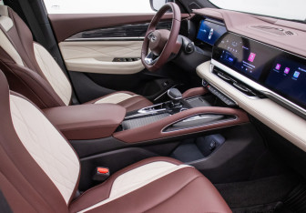 Подержанный автомобиль Geely Monjaro 2023 года (8 фото)