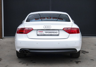 Подержанный автомобиль Audi A5 Coupe 2009 года (6 фото)