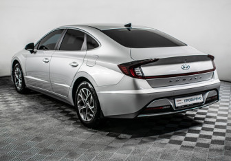 Подержанный автомобиль Hyundai Sonata 2021 года (7 фото)