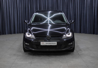 Подержанный автомобиль Volkswagen Golf Hatchback 2013 года (2 фото)