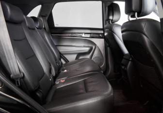 Подержанный автомобиль Kia Sorento 2014 года (10 фото)