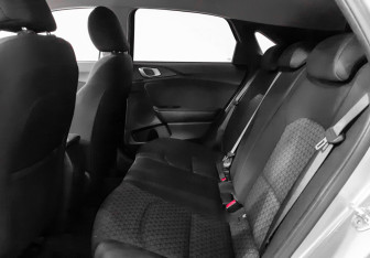 Подержанный автомобиль Kia Ceed Hatchback 2022 года (10 фото)