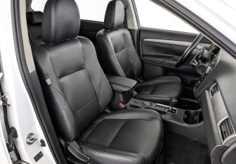 Подержанный автомобиль Mitsubishi Outlander 2014 года (23 фото)
