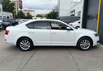 Подержанный автомобиль Skoda Octavia Liftback 2016 года (4 фото)