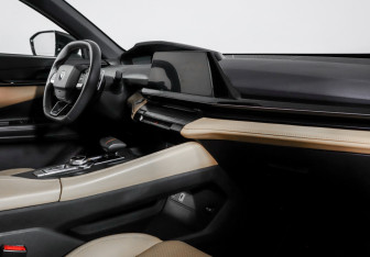 Подержанный автомобиль Changan UNI-V 2022 года (9 фото)