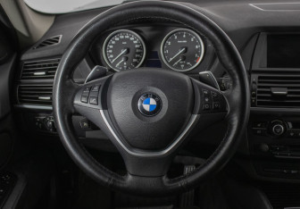 Подержанный автомобиль BMW X6 2013 года (17 фото)