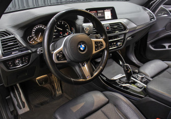 Подержанный автомобиль BMW X4 2021 года (16 фото)