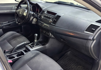 Подержанный автомобиль Mitsubishi Lancer Sedan 2008 года (10 фото)
