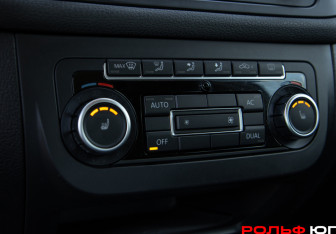Подержанный автомобиль Volkswagen Golf Plus 2010 года (13 фото)