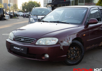 Подержанный автомобиль Kia Spectra Sedan 2006 года (17 фото)