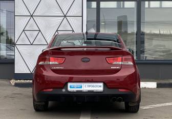 Подержанный автомобиль Kia Cerato Coupe 2011 года (6 фото)