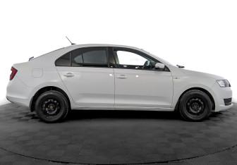 Подержанный автомобиль Skoda Rapid Liftback 2019 года (4 фото)
