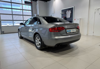 Подержанный автомобиль Audi A4 Sedan 2009 года (6 фото)
