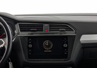 Подержанный автомобиль Volkswagen Tiguan 2021 года (15 фото)