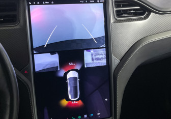 Подержанный автомобиль Tesla Model X 2020 года (16 фото)