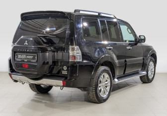 Подержанный автомобиль Mitsubishi Pajero 2017 года (5 фото)