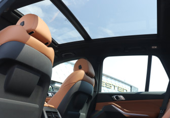 Подержанный автомобиль BMW X5 2022 года (27 фото)
