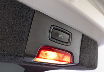 Подержанный автомобиль Porsche Cayenne 2017 года (10 фото)