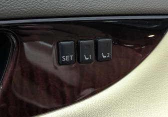 Подержанный автомобиль Infiniti QX50 2015 года (28 фото)