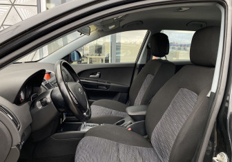 Подержанный автомобиль Kia Ceed Wagon 2008 года (18 фото)