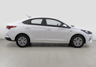 Подержанный автомобиль Hyundai Solaris Sedan 2022 года (4 фото)