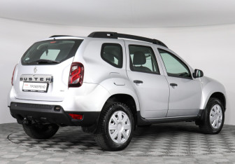 Подержанный автомобиль Renault Duster 2016 года (5 фото)