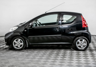 Подержанный автомобиль Peugeot 107 2011 года (8 фото)