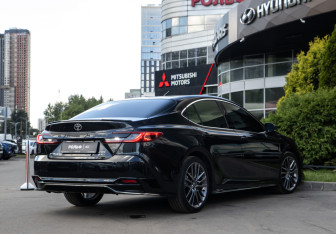 Подержанный автомобиль Toyota Camry Sedan 2025 года (4 фото)