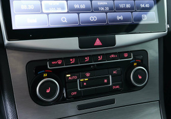 Подержанный автомобиль Volkswagen Passat Wagon 2011 года (17 фото)