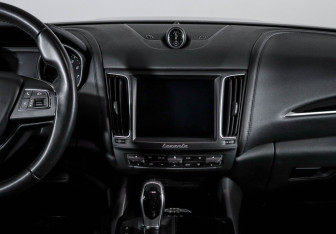 Подержанный автомобиль Maserati Levante 2018 года (13 фото)