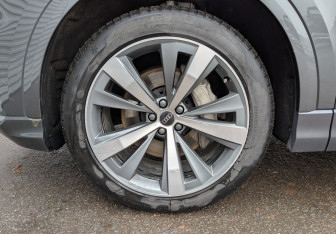 Подержанный автомобиль Audi Q8 2021 года (12 фото)