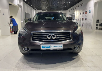 Подержанный автомобиль Infiniti QX70 2013 года (2 фото)