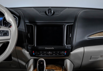 Подержанный автомобиль Maserati Levante 2017 года (13 фото)