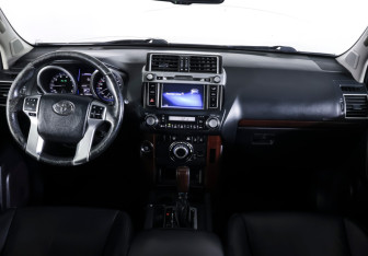 Подержанный автомобиль Toyota Land Cruiser Prado 2014 года (12 фото)