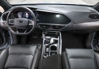 Подержанный автомобиль Geely Tugella 2023 года (15 фото)