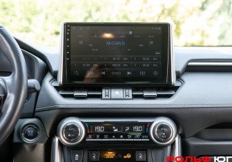 Подержанный автомобиль Toyota RAV4 2021 года (12 фото)